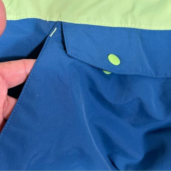 Columbia White, Green, and Blue Women's Jacket - Picture 11 of 11